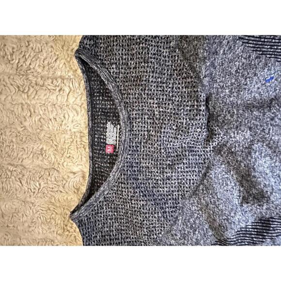 High stretch seamless long sleeve cropped top and leggings set Size Medium - Picture 3 of 6